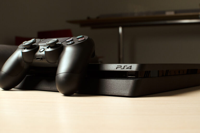 Revisión de PlayStation 4 Slim: la opción predeterminada